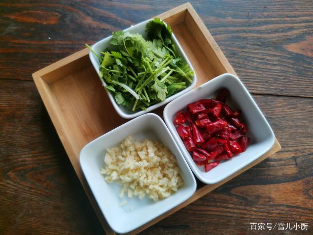 這個海鮮被稱作“小人仙”，肉質(zhì)肥美，用這個方法做，一盤不夠吃