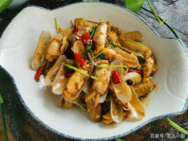 這個海鮮被稱作“小人仙”，肉質(zhì)肥美，用這個方法做，一盤不夠吃